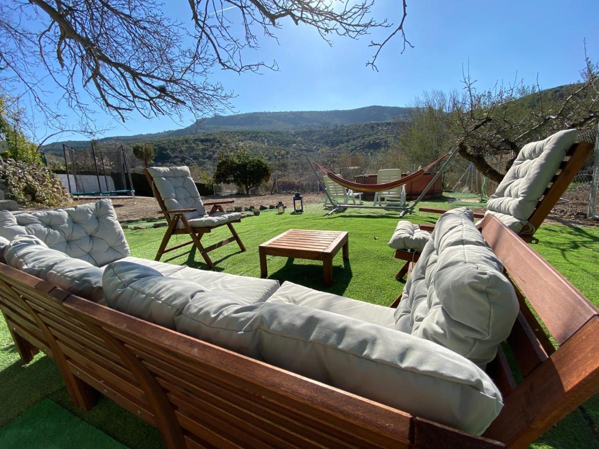La Huerta Del Castillo Con Su Caz De Agua - Enjoy Life & Relax Castillo de Locubín Esterno foto